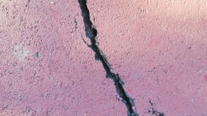 Parco Pascoletti, pista ciclopedonale segnata da gravi crepe