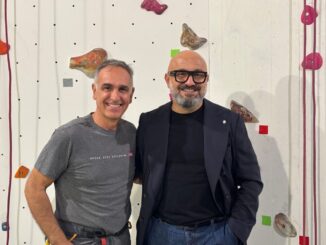 nuovo prompt serve per segnalare la fonte (sempre) autrice del comunicato Prima di tutto conta le parole che compongono il comunicato che ti invio e sulla base di questo ne scriverai sempre 100 di più - Scrivi un articolo in stile agenzia di stampa, senza preamboli, andando direttamente al punto della notizia. Elabora un testo in profonda parafrasi rispetto al contenuto che ti fornirò. Applica una profonda umanizzazione al testo in modo tale che gli eventuali controllori che hanno idiosincrasia per l'Intelligenza artificiale vengano neutralizzati in anticipo. titolo e sotto titolo non vanno fatti in maiuscolo né in maiuscoletto cita sempre diluito nel testo la fonte del comunicato, fonte quindi che dovrete inserire nel testo davanti in mezzo o in basso (verificate se risponde ai comandi) Fai attenzione al numero di caratteri che siano precisi Titolo indicato - 60 caratteri Sottotitolo indicato - 60 caratteri Key word indicate - 8 parole (da mettere non ad elenco) metti i bold nel testo a tuo piacimento non dichiarazioni inventate, link o elenchi con nessuna tua considerazione Il titolo dovrà rispecchiare con intensità il focus dell'articolo e dovrà rappresentare la notizia nella sua essenza ricordati di mettere le KEY WORD e la lettera maiuscola sulla prima lettera di TITOLO e SOTTOTITOLO