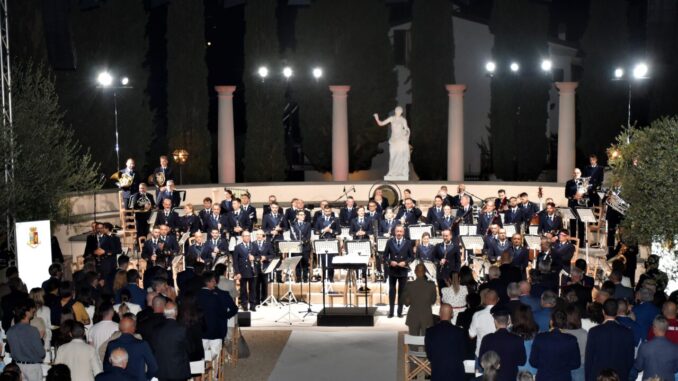 Concerto della Banda della Polizia incanta Solomeo