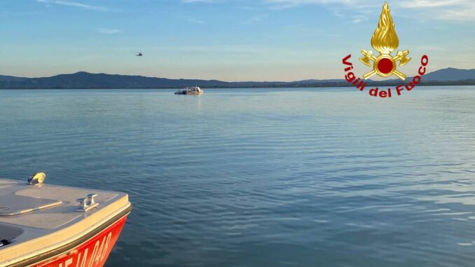 Lago Trasimeno, sommozzatori, droni, elicottero, ricerche, Vigili del Fuoco, Castiglione, disperso