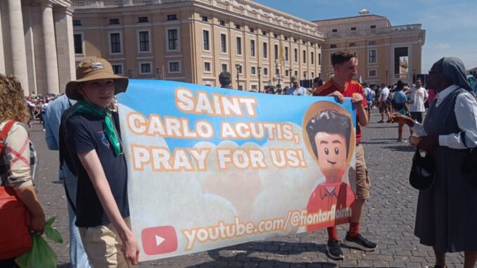 Assisi celebra Carlo Acutis, il giovane è proclamato santo