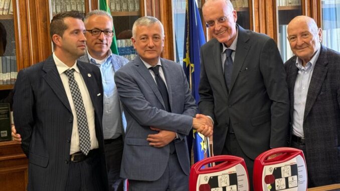Perugia, Assocavalieri dona defibrillatori alla Prefettura di Perugia