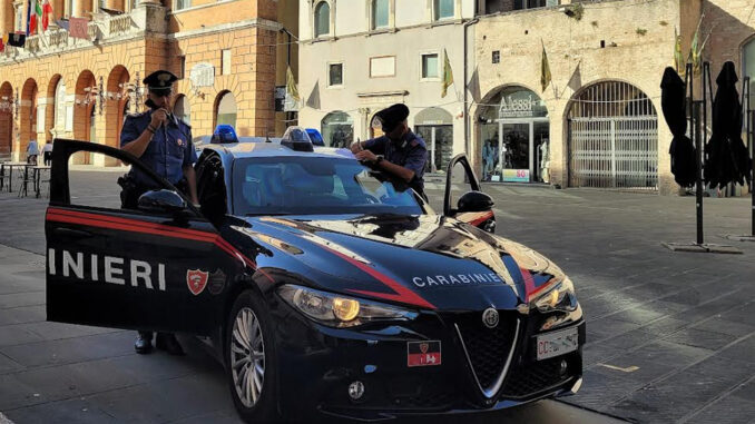 Sei settimane di prognosi per anziana rapinata a Foligno, 2 arresti