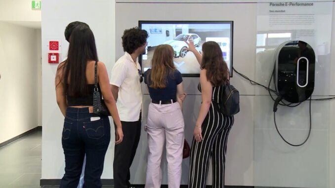 Creatività al volante: studenti del Nid di Perugia trasformano Macan