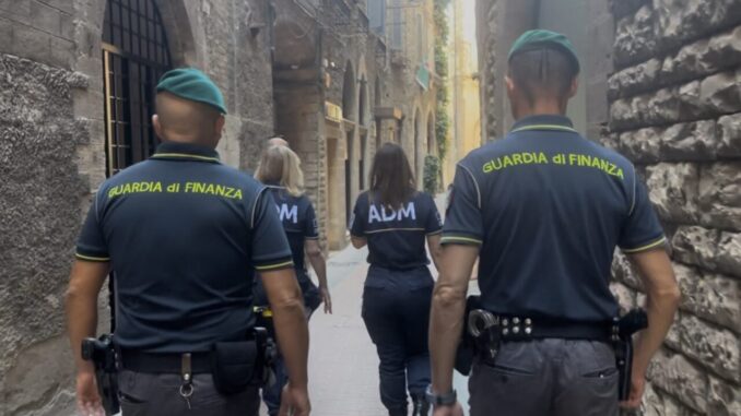 Chiuso negozio a Perugia, sequestrati apparecchi irregolari
