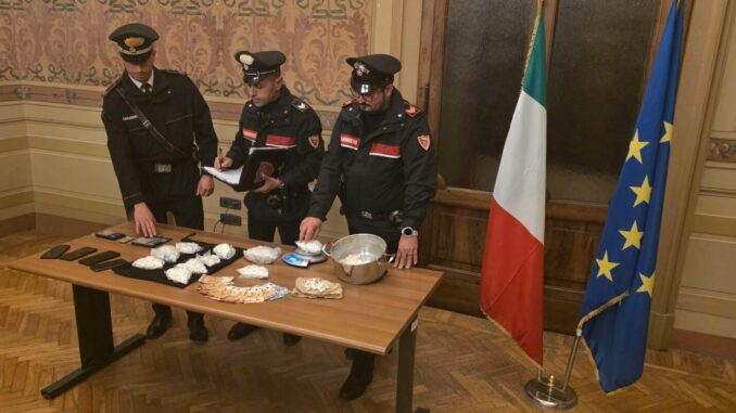 Arrestati a Foligno due giovani per oltre un chilo di droga