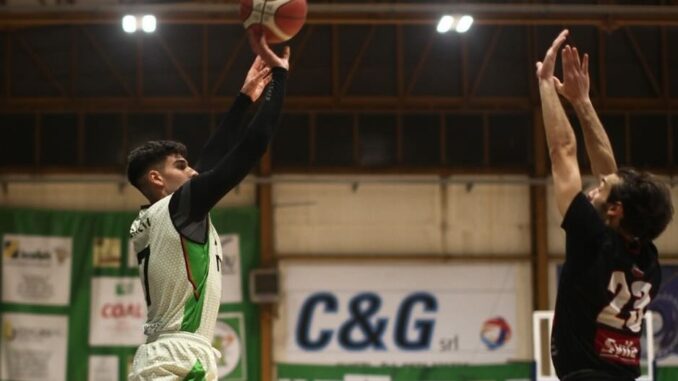 Perugia Basket, rimonta da urlo a Chieti: vittoria 75-69