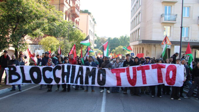 Proteste in piazza a Perugia contro l’attacco alla flottiglia