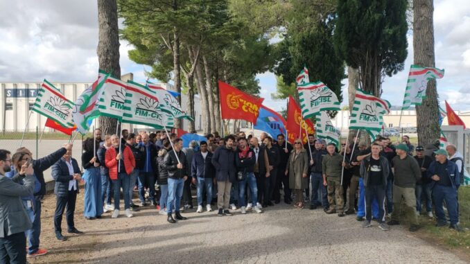 Sitem Trevi, lavoratori in presidio contro licenziamenti