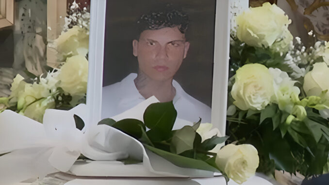 I funerali di Hekuran Cumani, ucciso mentre difendeva il fratello
