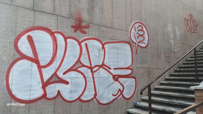 Raid di graffiti a Perugia, imbrattata mezza città