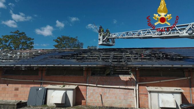 ncendio a Papiano: in fiamme pannelli su azienda agricola
