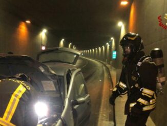 Tamponamento a catena in galleria blocca il traffico sul raccordo