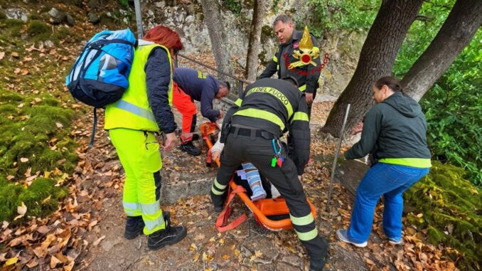 Soccorsa donna infortunata lungo percorso Santuario a Cascia