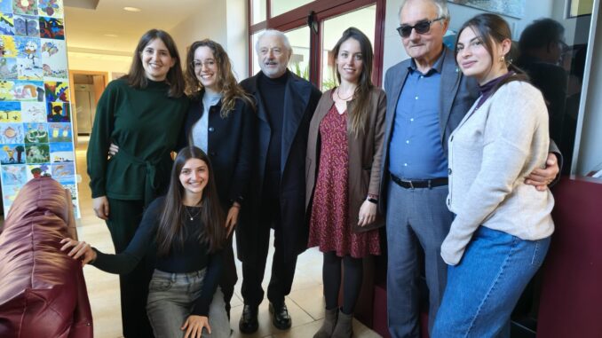 Amedeo Minghi abbraccia i pazienti del Residence Chianelli
