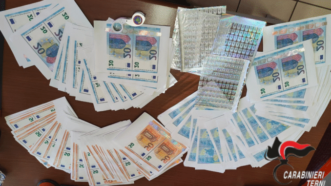 Sequestrati 35mila euro falsi: arrestato un 18enne a Terni