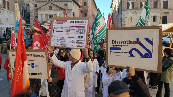 Farmacisti in sciopero, contratto scaduto e dignità negata