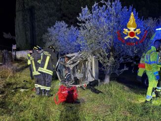 Incidente stradale a Perugia, giovane ferita estratta dall’auto