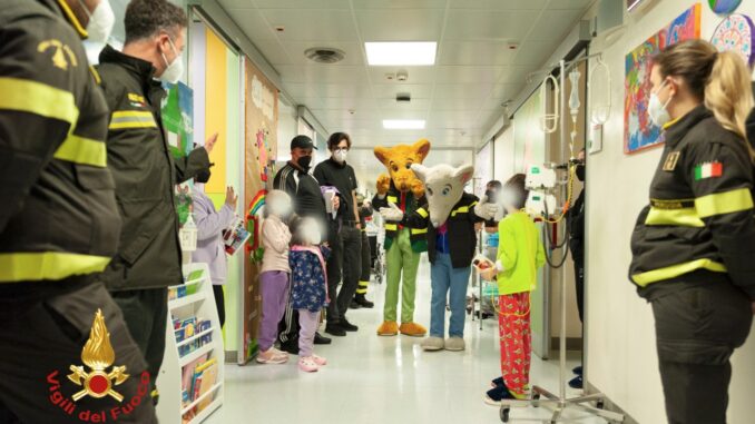 Vigili del Fuoco e Stilton donano sorrisi ai bambini