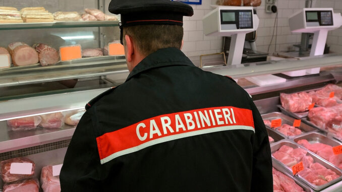 Sospesa rosticceria per lavoro nero e cibo non tracciato