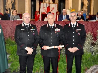 Eroe in divisa salva bimbo e riceve onorificenza