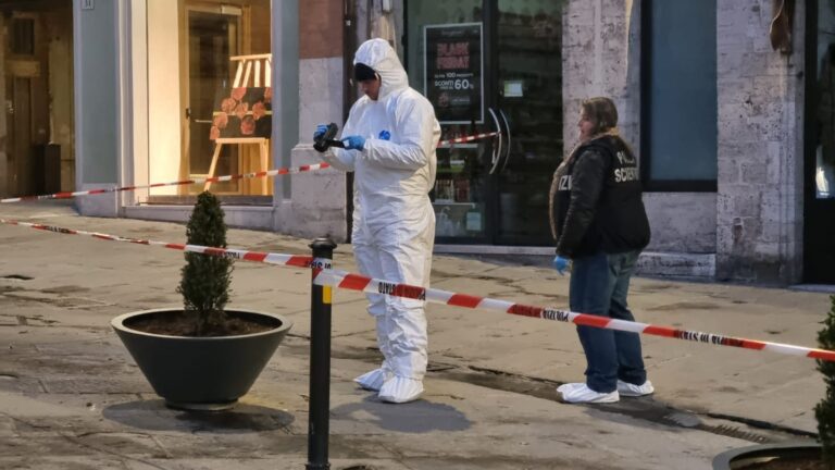 Accoltellamento vicino al Duomo, città in allarme sicurezza