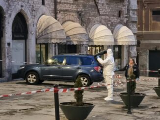 Accoltellamento vicino al Duomo, città in allarme sicurezza