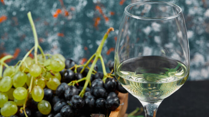 Pianello celebra il vino locale con degustazioni e incontri esperti
