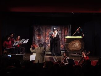 Biancaneve incanta Perugia con lo specchio magico