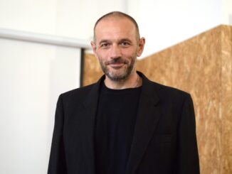 Lorenzo Gasparrini invita a ripensare la genitorialità