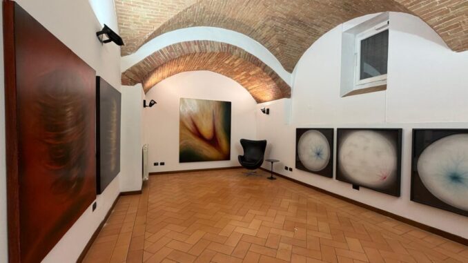 Fiorucci apre lo studio, Perugia vive l’arte in dialogo