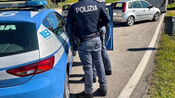 Perugia, fermato giovane con refurtiva sospetta