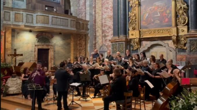 Monteluce accende il Natale con coro e orchestra
