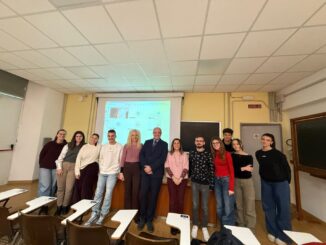 Farmacisti e studenti uniti sul paziente cronico al centro