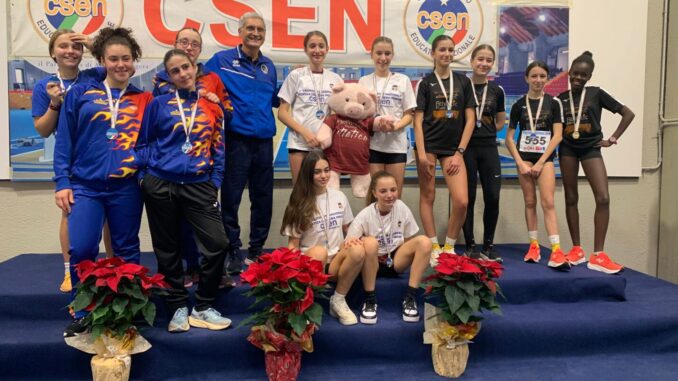 Staffetta 4×200 Ragazze abbatte record regionale ad Ancona