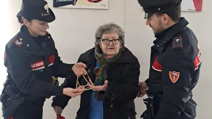 Carabinieri smascherano truffa e bloccano giovani in fuga