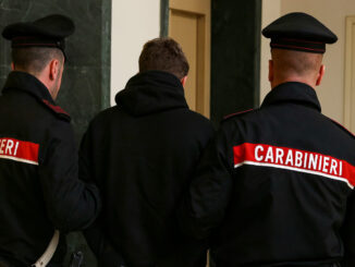 Ragazzo di 21 anni arrestato per estorsione e violenza a Perugia