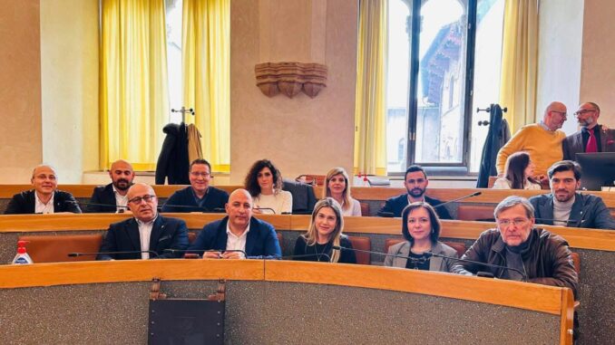 Propaganda referendum in Comune, scoppia il caso politico