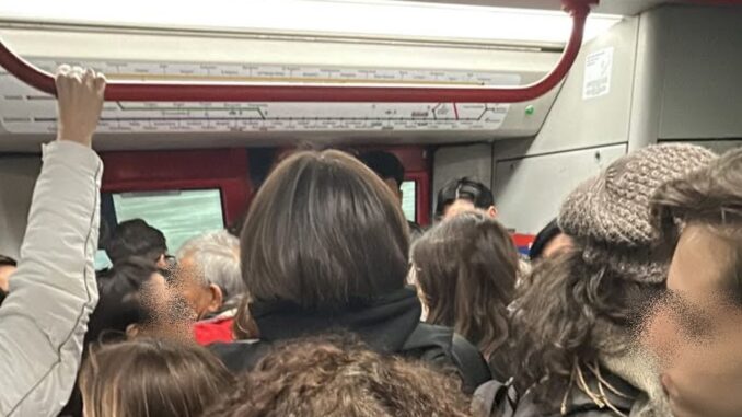 Disagi senza fine sui treni umbri, pendolari allo stremo
