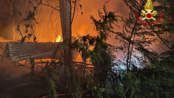 Incendio in annesso agricolo a Montelovesco, intervento VVF