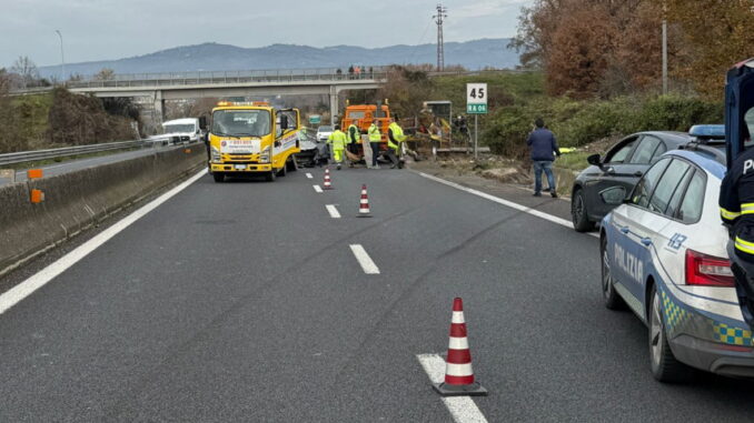 Auto travolge operaio Anas nel cantiere sul raccordo RA6 Corciano