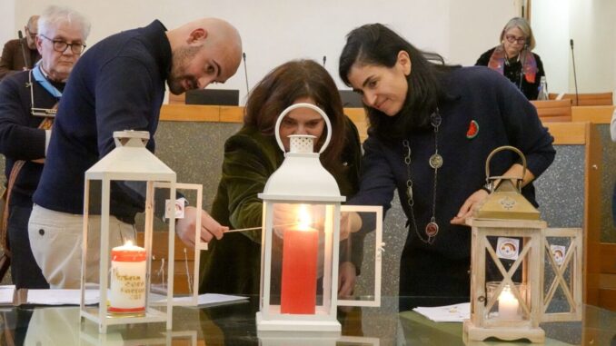 La Luce della Pace illumina Palazzo dei Priori