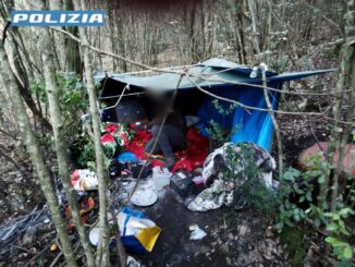 Spoleto: si nascondeva in un giaciglio che utilizzava come base per lo spaccio