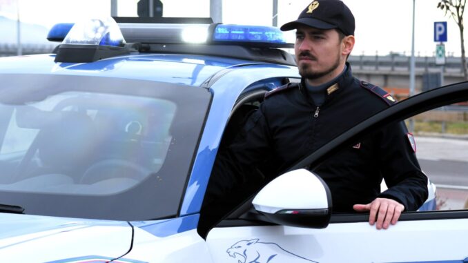Aggredisce cliente nel negozio: 42enne arrestato a Perugia