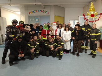 Vigili del Fuoco Eroici: Regali e Supereroi per Bimbi Malati