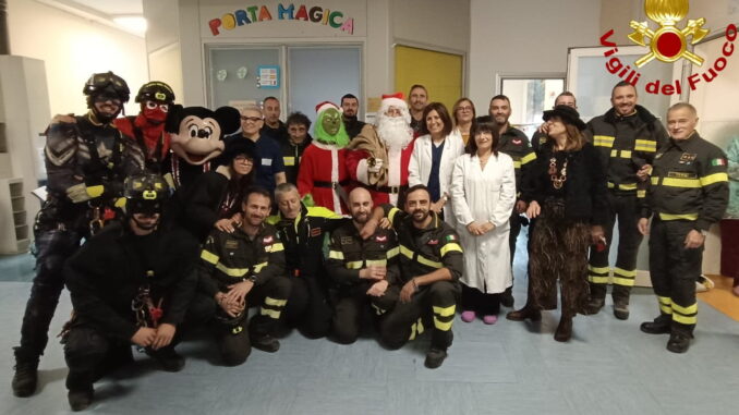 Vigili del Fuoco Eroici: Regali e Supereroi per Bimbi Malati