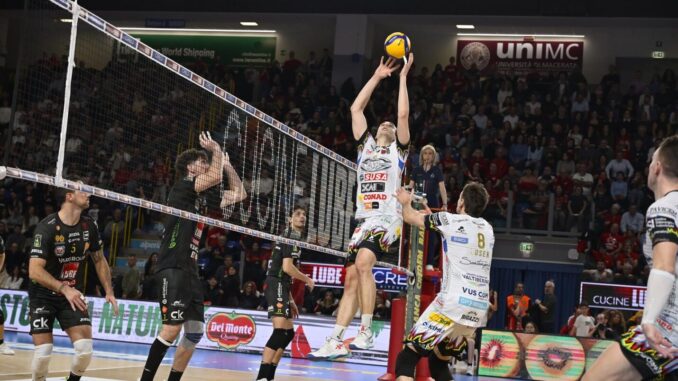 Sir Susa Scai Perugia domina a Civitanova e resta in vetta: terzo successo stagionale