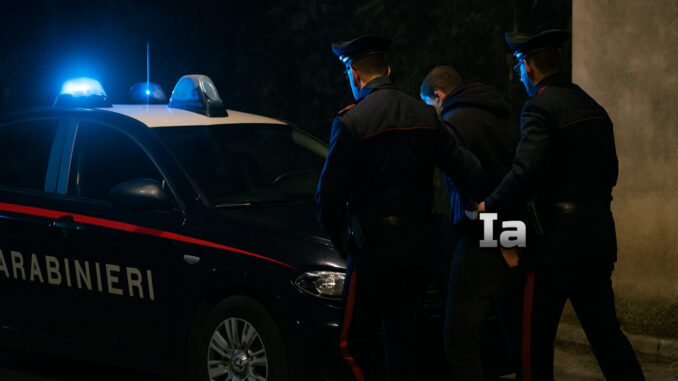 Forza posto di controllo, 25enne albanese arrestato dai Carabinieri