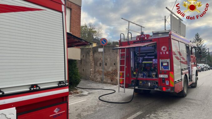 Incendio palazzina Ponte d'Oddi, evacuate famiglie, nessun ferito
