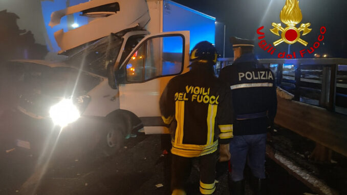 Incidente stradale nella notte in A1, traffico ripreso alle 4